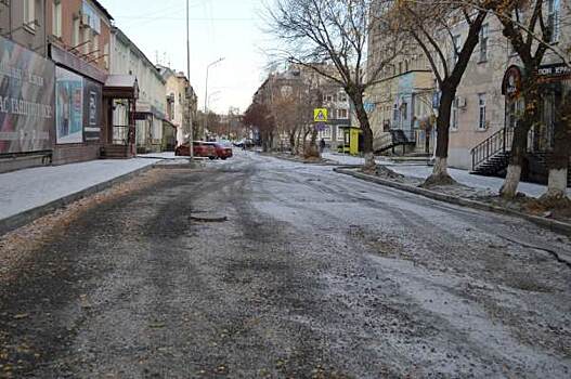 В Кургане ремонтируют улицу, которую не могли сдать три года