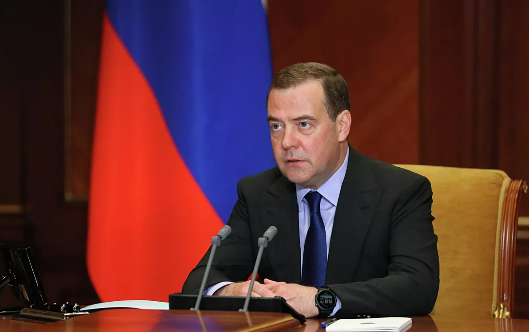 Медведев: Россия может расценить санкции как акт международной агрессии