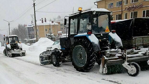          Киров целый день будет заваливать снегом       
