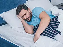 Назван симптом деменции, который проявляется по ночам