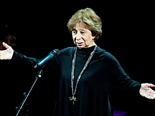 Зрители плюются после нового спектакля сбежавшей из России Лии Ахеджаковой