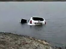 В Бердске уловом рыбаков стала утонувшая иномарка