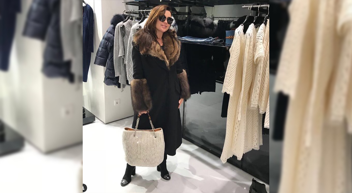 Запечатлели счастливую в шубке и очках: Анастасия Заворотнюк делает покупки в торговом центре
