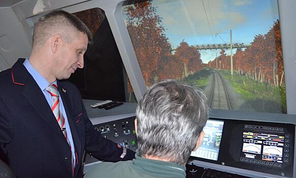 Сотрудники РЖД и ГИБДД напомнили пассажироперевозчикам о правилах безопасности на железнодорожных переездах