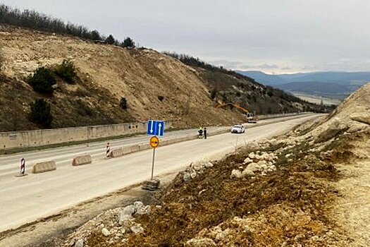 В Севастополе из-за схода грунта приостановлено движение по "Тавриде"