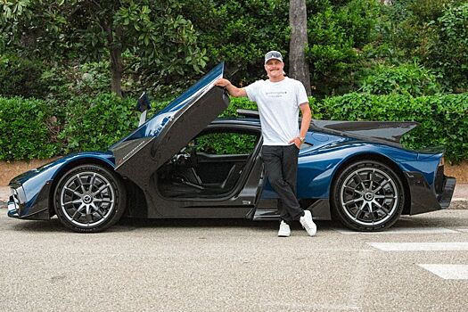 Валттери Боттас показал свой суперкар Mercedes-AMG