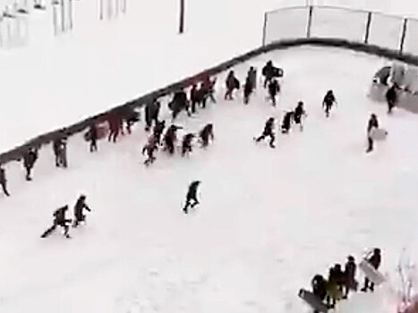 Пермских школьников обучали разгону митингов с щитами и дубинками (ВИДЕО)