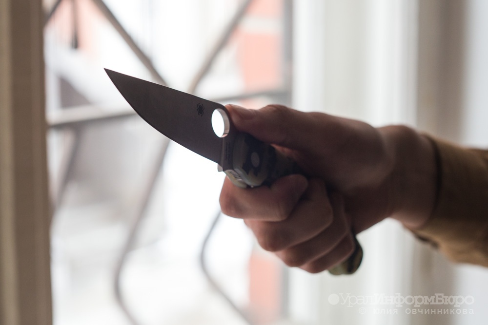 Лужи крови, реанимация: на Урале мужчина с ножом напал на гостей ночного клуба