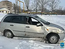В Самарской области "Калина" вылетела в кювет и опрокинулась