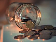 Мужчина продает пятирублевую монету за 100 миллионов рублей