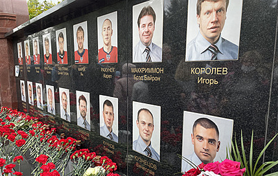 "Мы сыграем за вас". "Локомотив" почтил память погибшей 10 лет назад команды