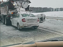 Два человека пострадали в ДТП со снегоуборщиком на кузбасской трассе
