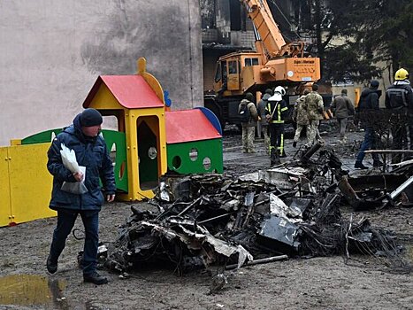 МЧС Украины уточнило число погибших при падении вертолета в Броварах