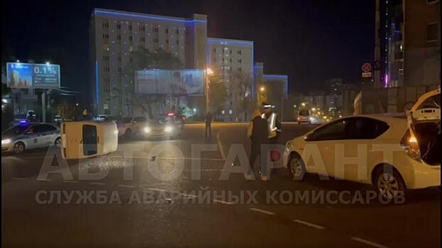 «Лежит на боку»: серьезное ДТП произошло рано утром во Владивостоке