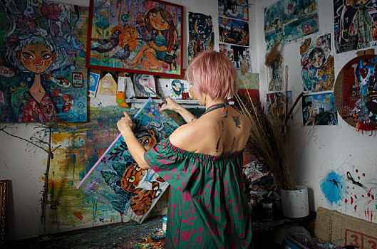 «Художник на всю голову»: Анна Тюрина из Благовещенска - о своих персонажах и вдохновении