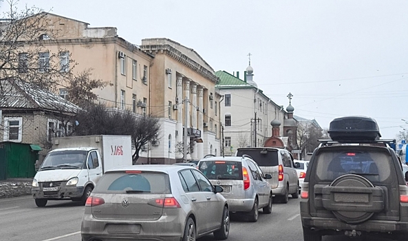 Волгоград встал в 6-балльных пробках