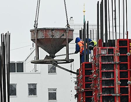 Троих рабочих залило бетоном на московской стройке