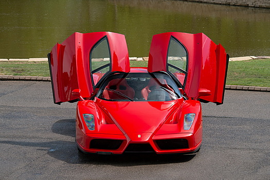 На продажу выставили Ferrari Enzo, на которой ездил Михаэль Шумахер