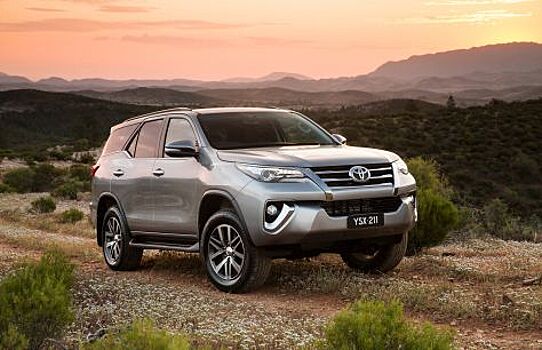 Toyota Land Cruiser и Fortuner стали дешевле для покупателей из России