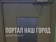 Управляющая компания отремонтировала двери в домах на Старобитцевской улице