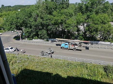 Автомобиль перевернулся в результате ДТП в Кузбассе