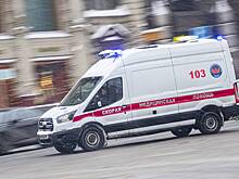 В России четырехлетний ребенок попал в больницу после падения отца на него