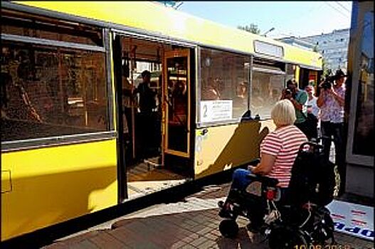 В Красноярске автобусы проверили на доступность для инвалидов