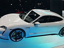 Porsche официально представил полностью электрический Taycan