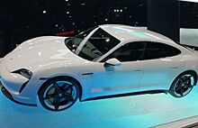 Porsche официально представил полностью электрический Taycan