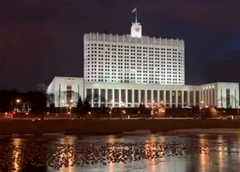 У Белого дома в Москве заночевали тысячи уток