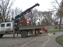 В Феодосии проводят демонтаж скандального псевдо-менгира