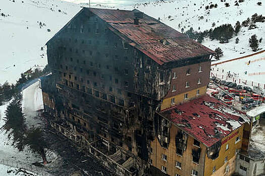 Известный телеведущий Туркмен с женой и детьми погиб при пожаре в отеле в Турции