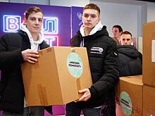Волонтеры сопровождают фуры с подарками детям Донбасса
