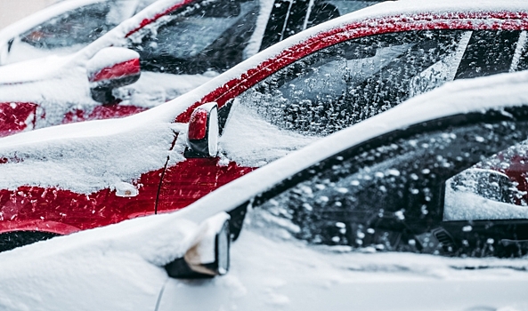 В Волгограде водители выстроили огромный елочный шар из авто