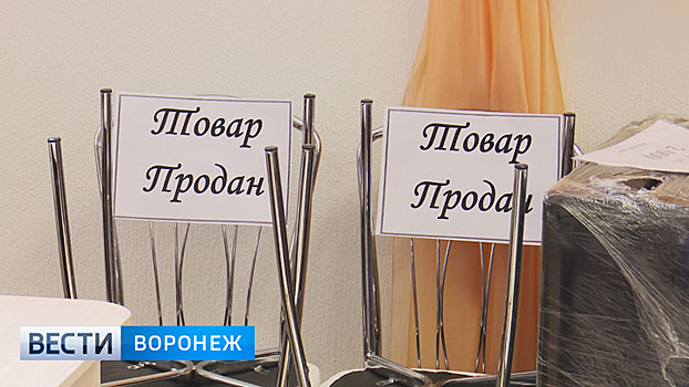 Воронежцы с боями начали получать деньги от сомнительного мебельного магазина