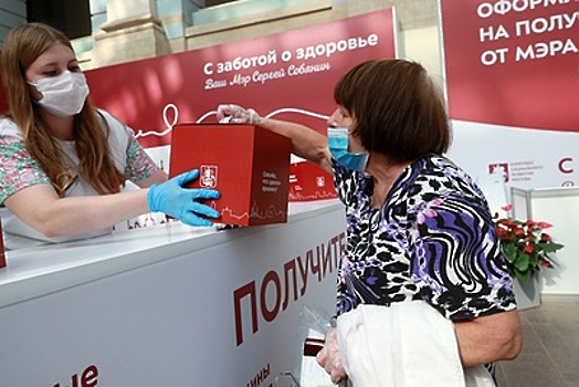 Около 42 тыс москвичей получили наборы «С заботой о здоровье»