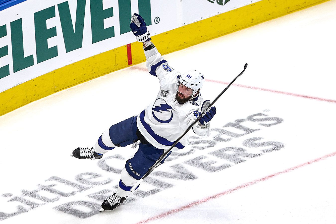 Никита Кучеров установил рекорд среди россиян в НХЛ по очкам за сезон, включая плей-офф
