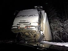Как дальнобойщик выживает в упавшей в кювет фуре в Хабаровском крае