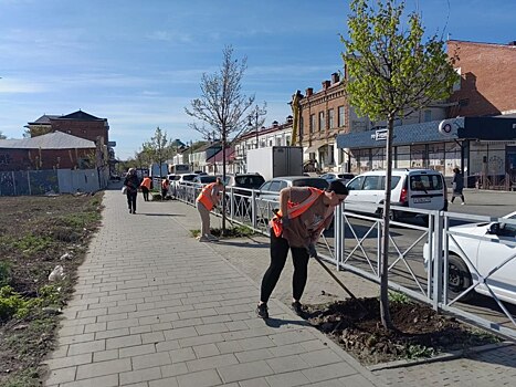 На улицах Оренбурга наводят чистоту и порядок