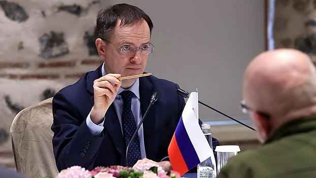 «Глупее его мизинца»: почему Запад панически боится одного российского дипломата