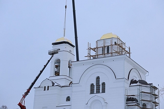 В Алапаевске освятили купола и кресты возрожденного храма Александра Невского