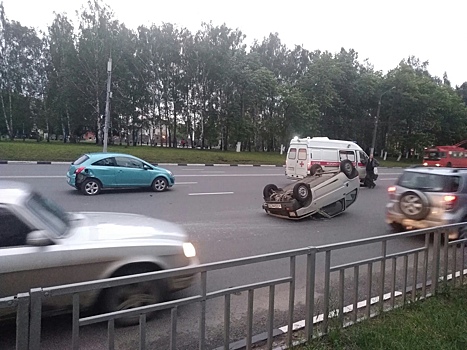 На проспекте Гагарина перевернулась «Ока» (ФОТО)