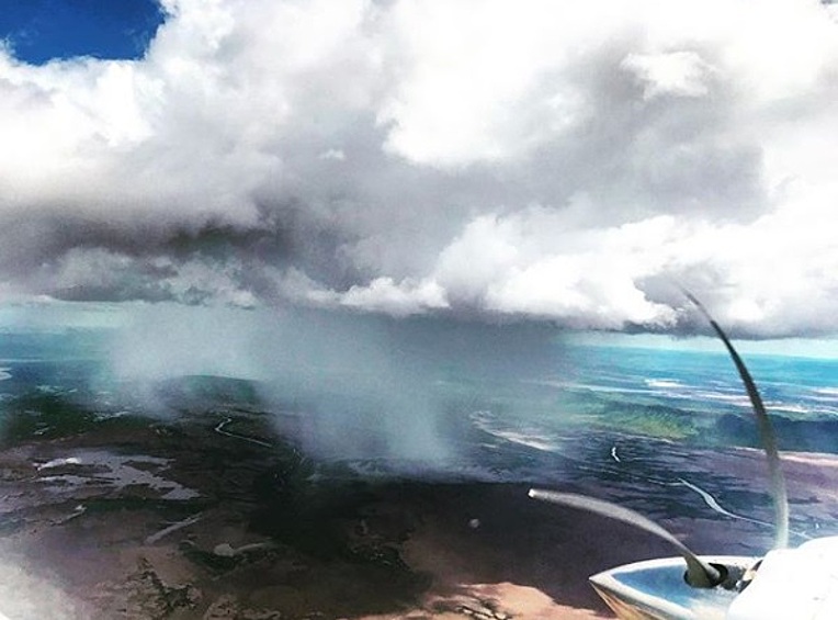 Тем временем метеорологическое бюро предупредило о наводнении в Квинсленде.