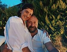 Глубокие морщины и седина: Бергюзар Корель поделилась редким фото с мужем Халитом Эргенчем