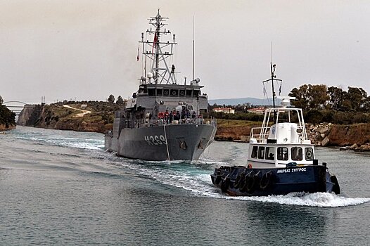 Турецкий военный корабль прошел Коринфский канал