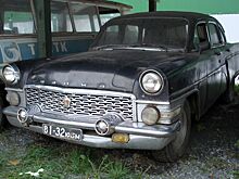 Что-то не так с этой «Чайкой», правда? Дело в том, что она немного ГАЗ-12 ЗИМ