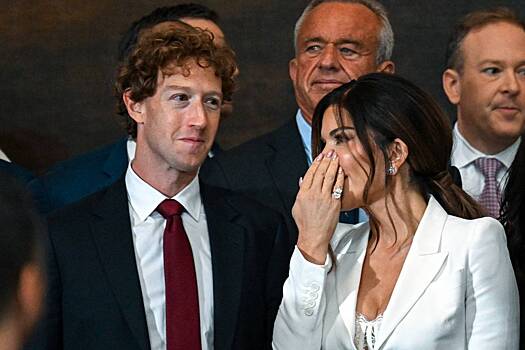 Цукерберг засмотрелся на грудь невесты миллиардера Безоса и залайкал ее в соцсети