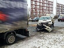 В Жигулевском районе Hyundai Solaris толкнул Toyota Hilux на грузовик ГАЗ