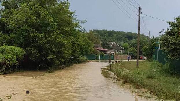 Автомобильный мост обрушился в районе Горячего Ключа на Кубани из-за ливней