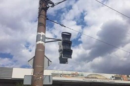 При содействии Уральской Стали в Новотроицке устанавливают новые светофоры